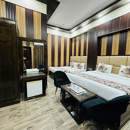 Hotel Radiance Delhi  Buitenkant foto