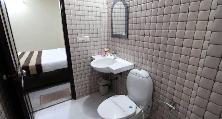 Hotel Radiance Delhi  Buitenkant foto