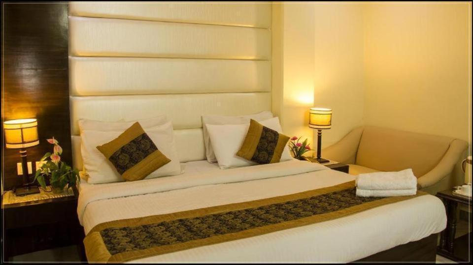 Hotel Radiance Delhi  Buitenkant foto