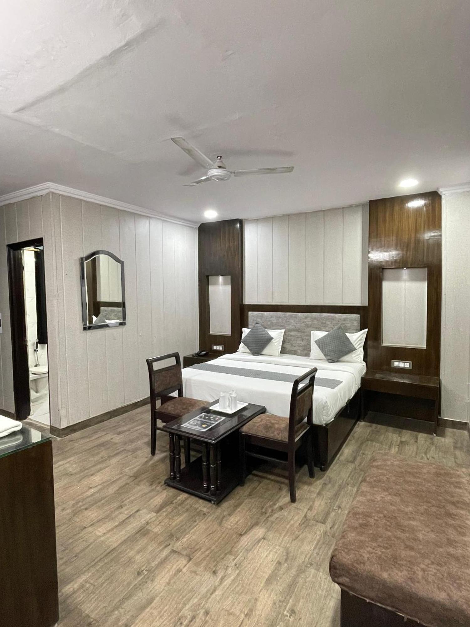 Hotel Radiance Delhi  Buitenkant foto