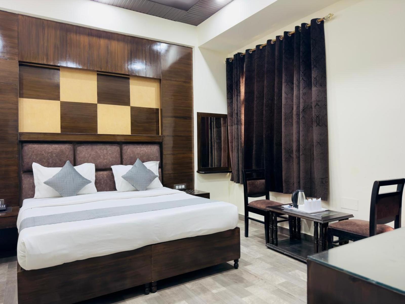 Hotel Radiance Delhi  Buitenkant foto