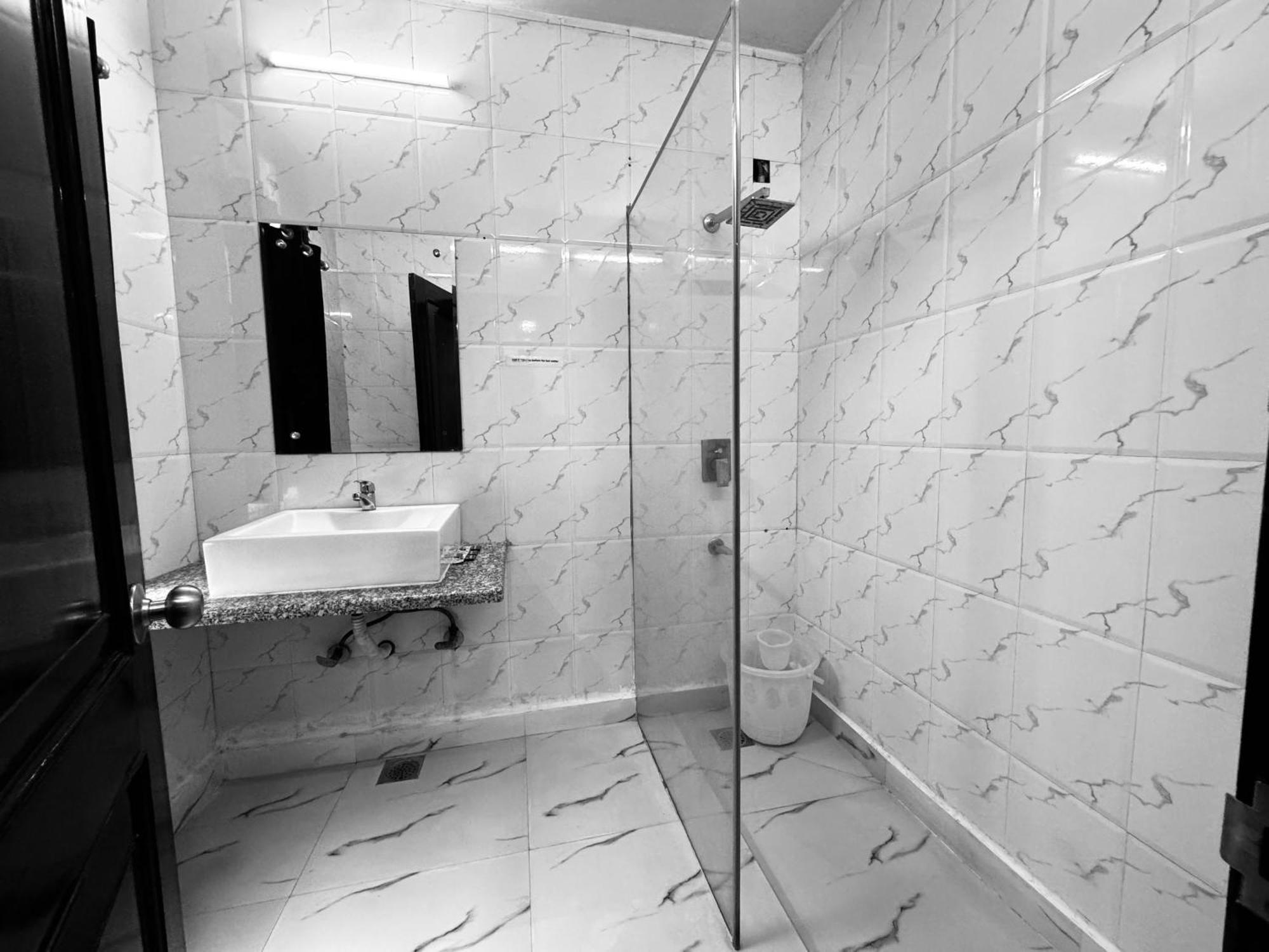 Hotel Radiance Delhi  Buitenkant foto