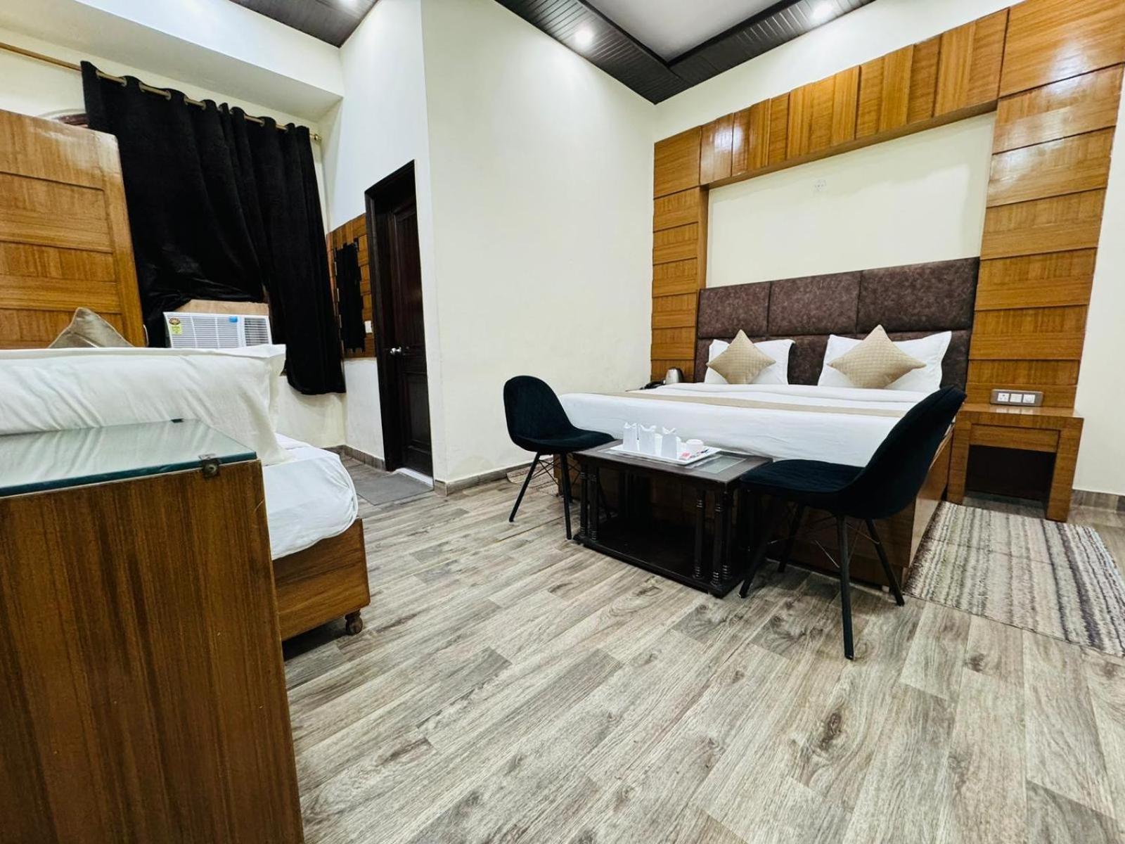 Hotel Radiance Delhi  Buitenkant foto