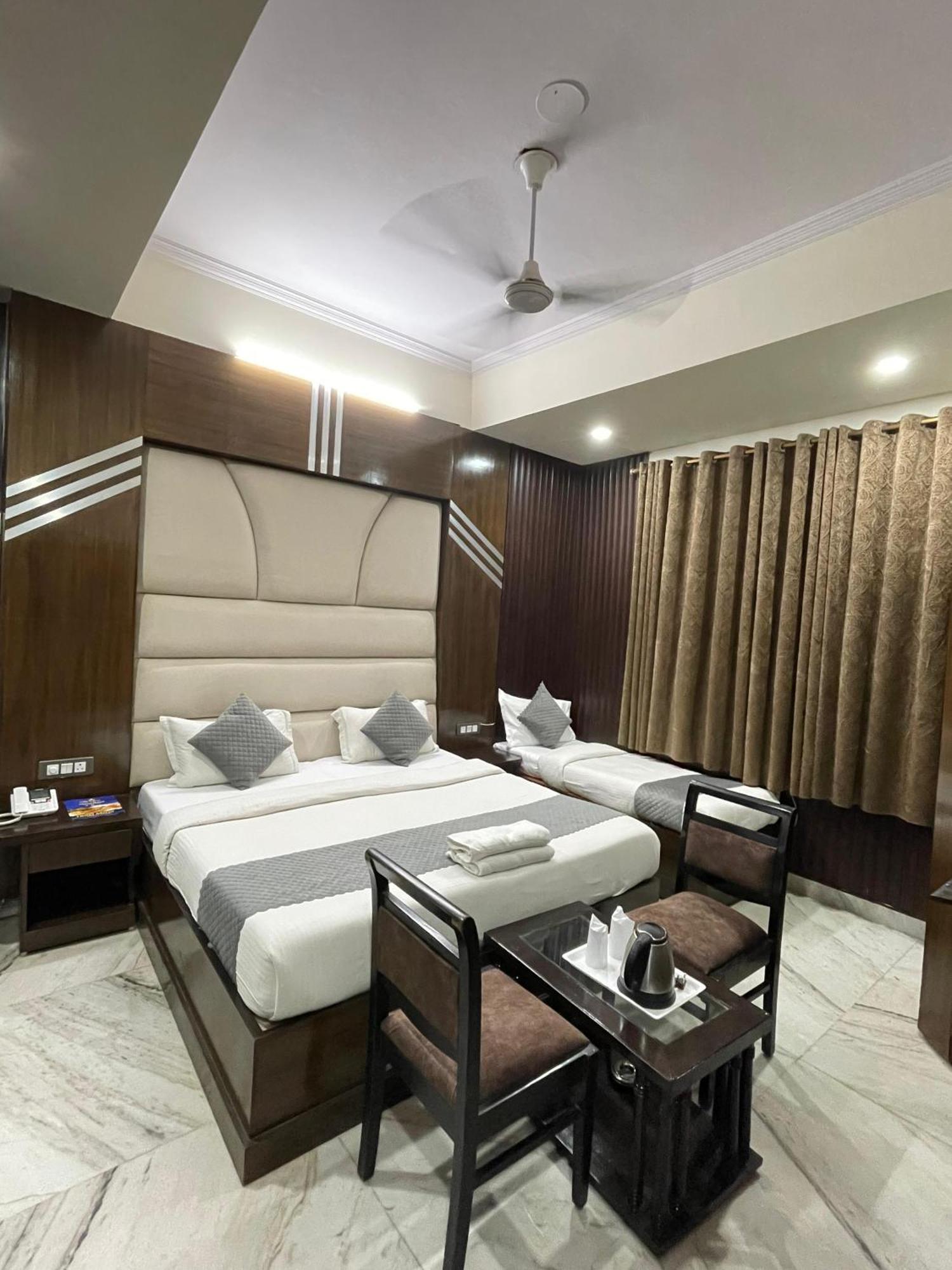 Hotel Radiance Delhi  Buitenkant foto