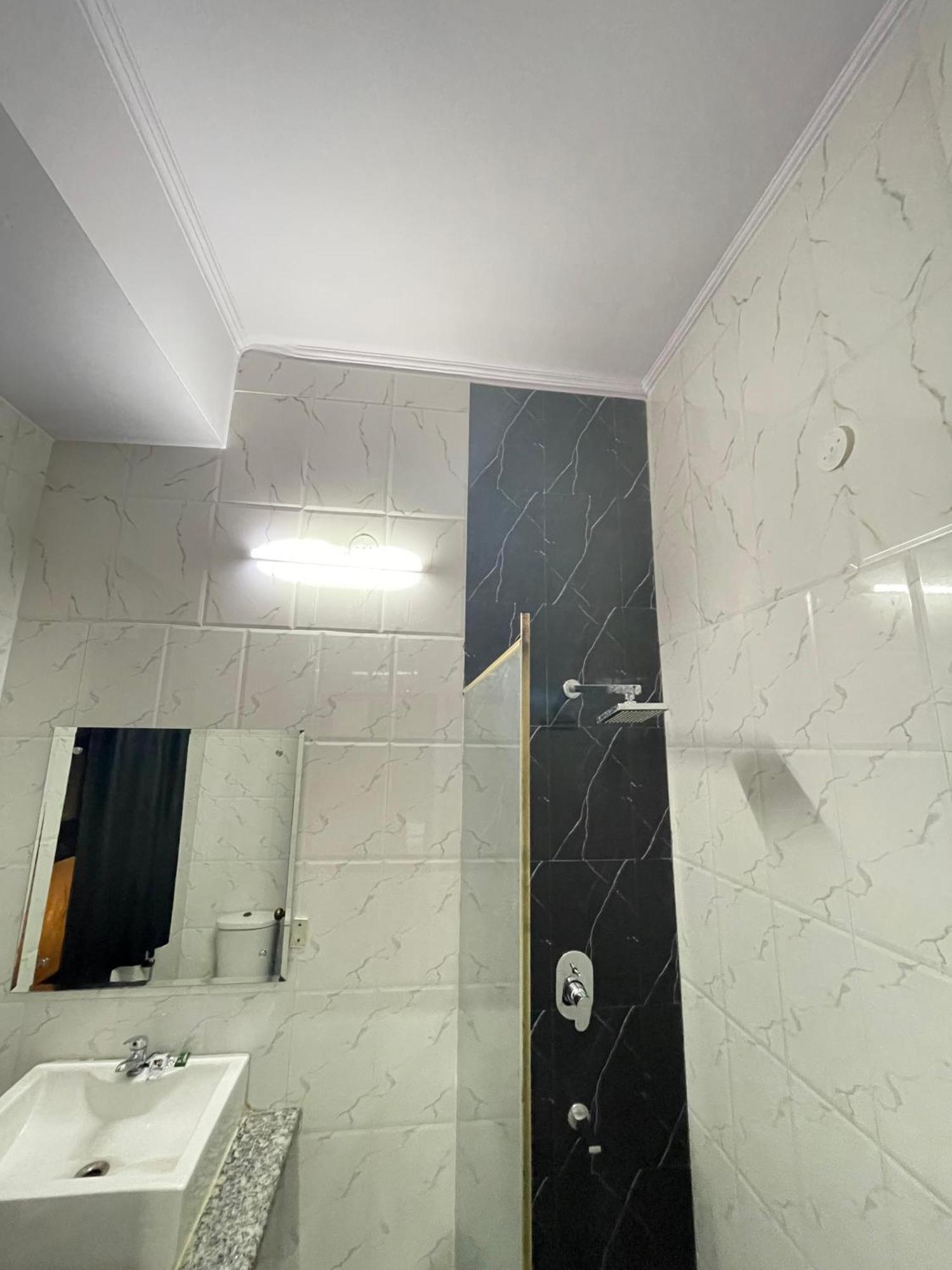 Hotel Radiance Delhi  Buitenkant foto