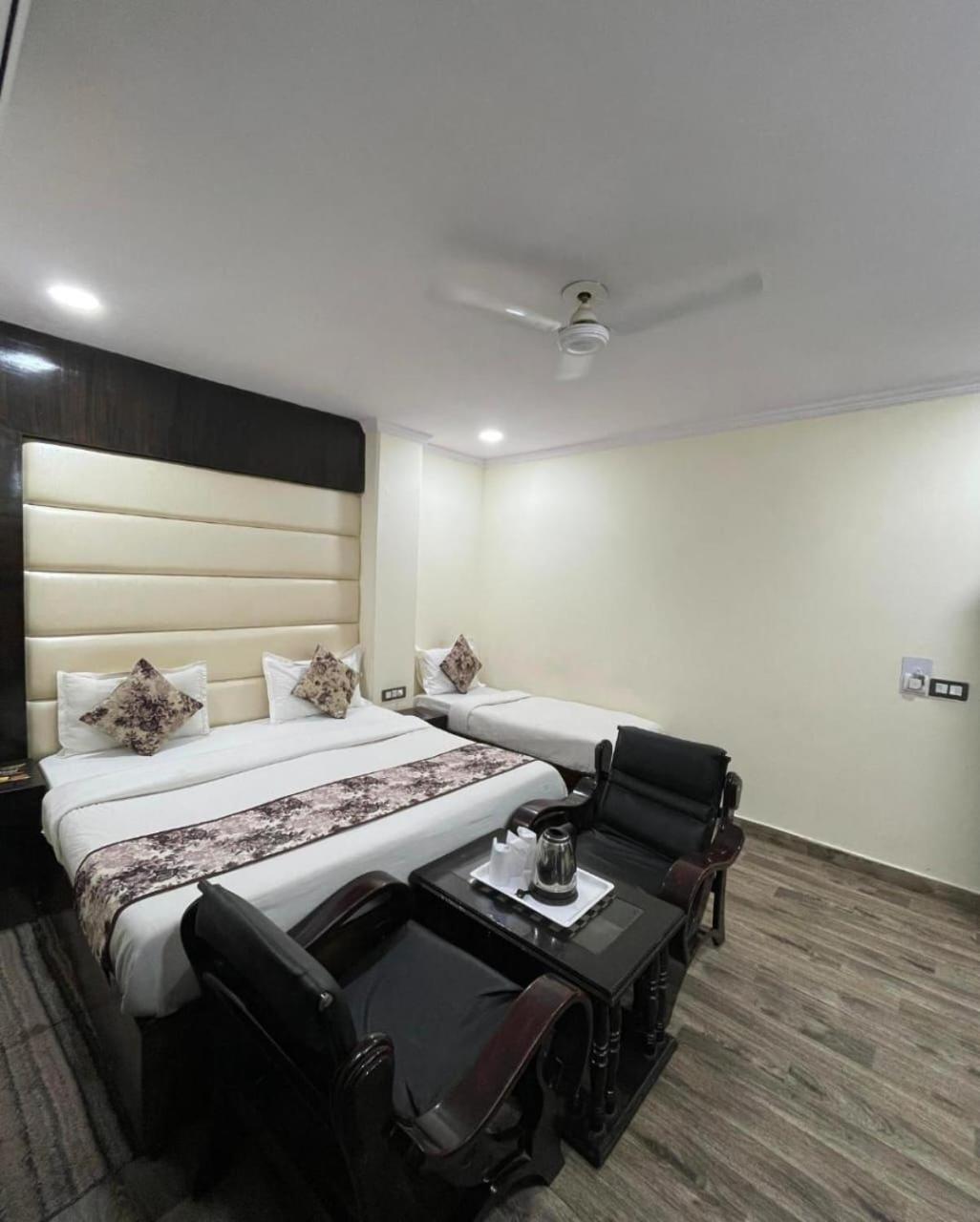 Hotel Radiance Delhi  Buitenkant foto