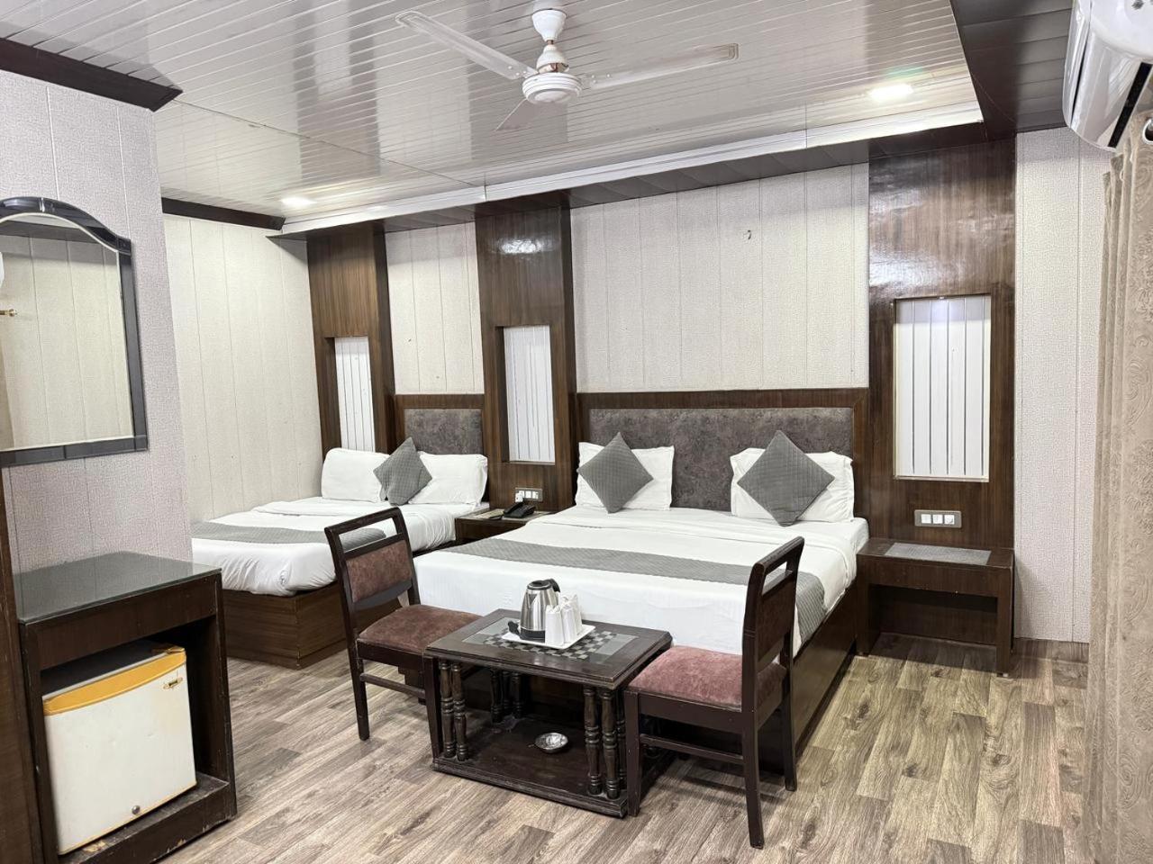 Hotel Radiance Delhi  Buitenkant foto
